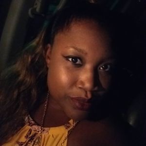 Meet your Posher, Dee dee